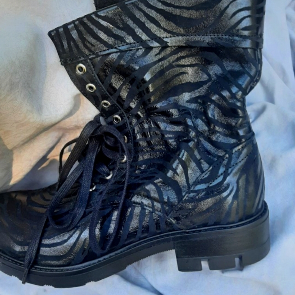 Combat boots